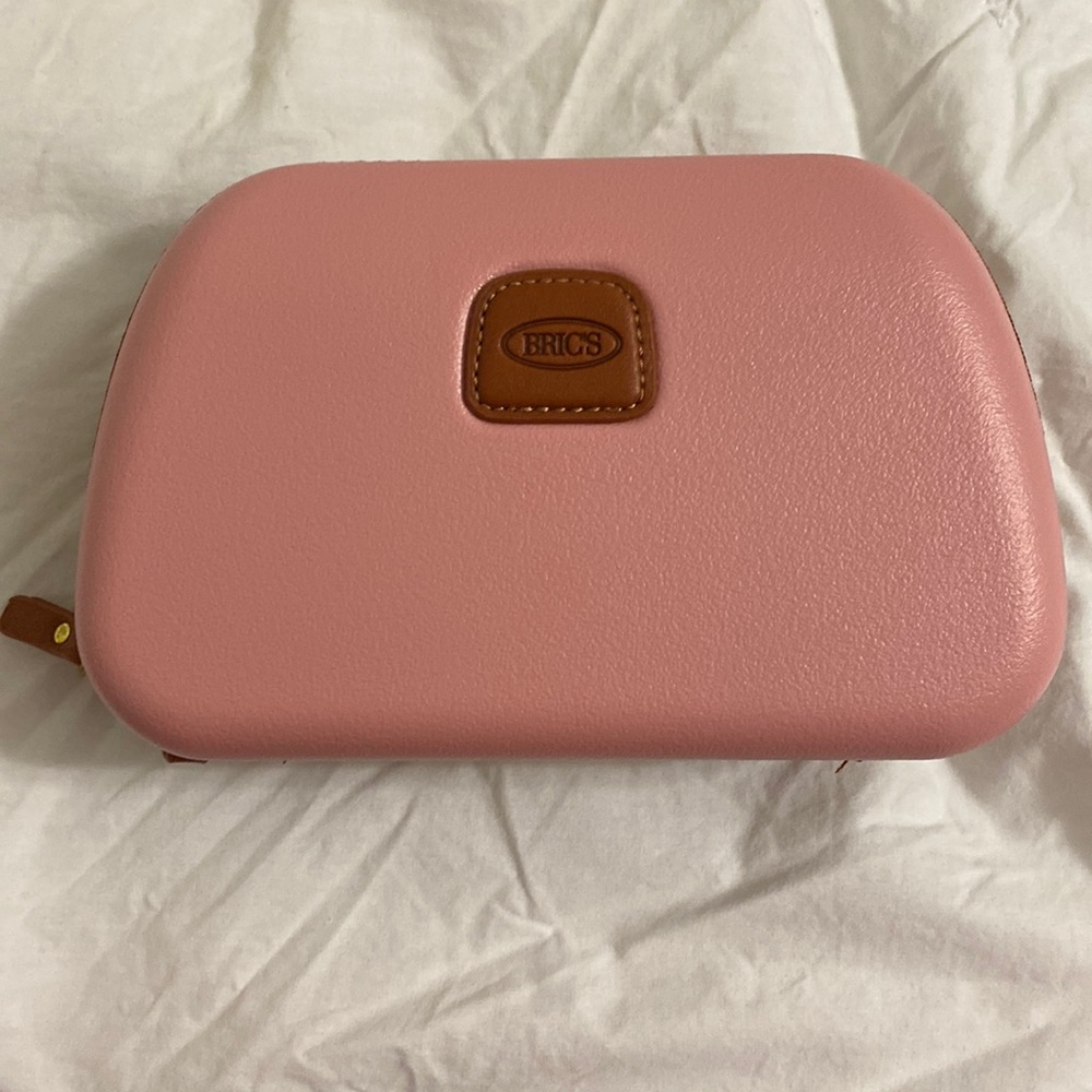 Qatar airlines traveling cosmetic bag